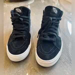 Barely worn Vans mid sneaker